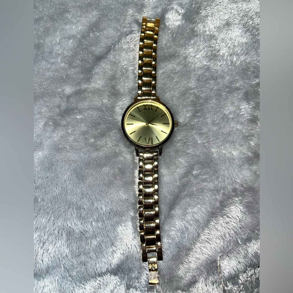 Gold DH Gate Women’s Quartz Watch